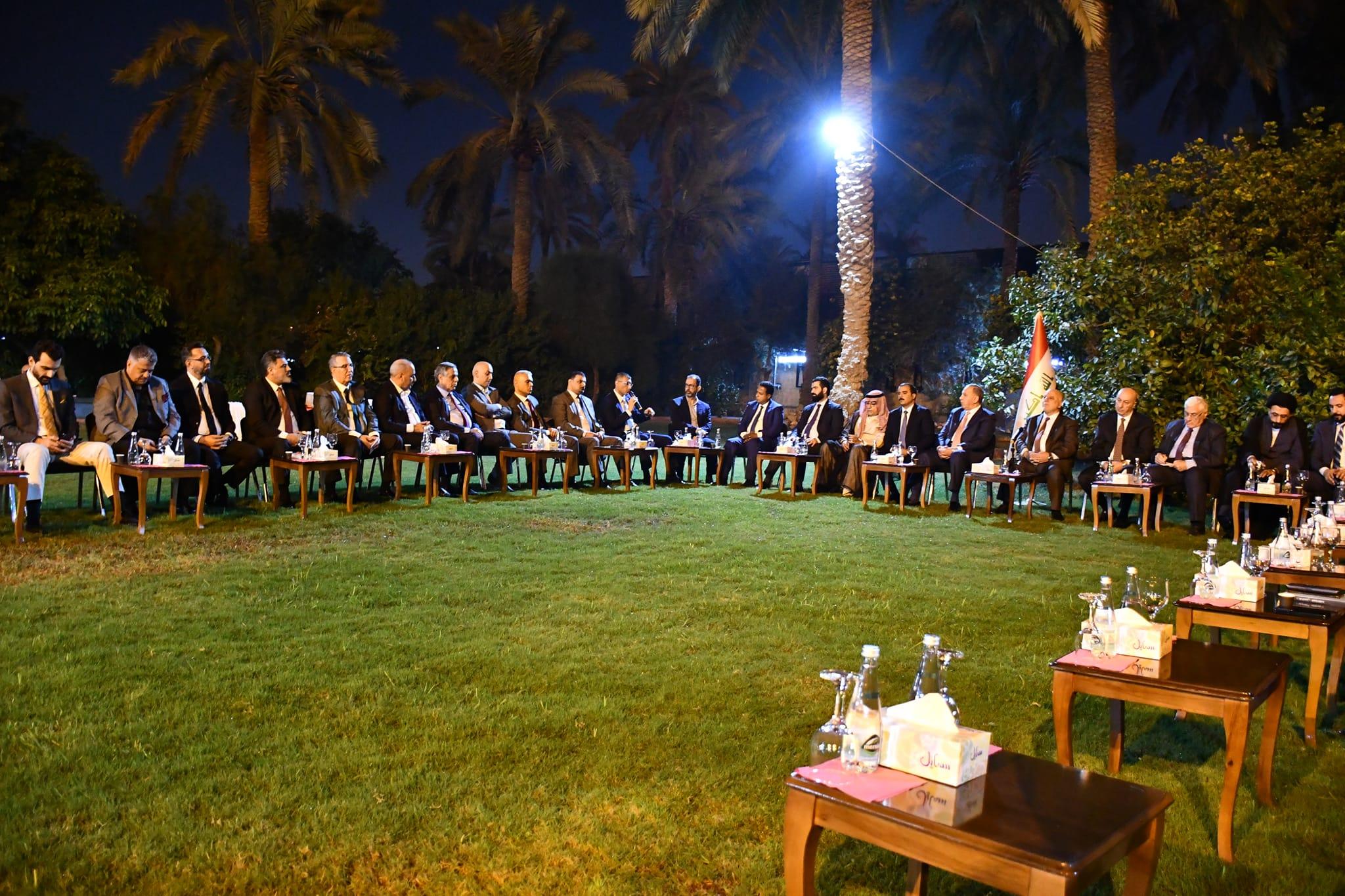 الدكتور العبادي يستضيف عدداً من المسؤولين وممثلي الكيانات السياسية ويناقش معهم القضية الفلسطينية وال