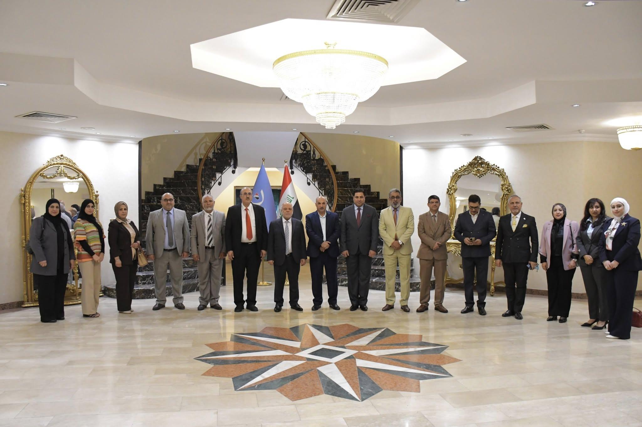 الدكتور العبادي يستقبل فاعلين في الشأن العام، ويؤكد أهمية الحوار الهادئ لحل المشاكل المتراكمة