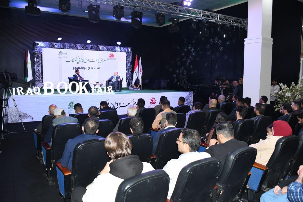 العبادي: من المهم أن يقرأ السياسيون كي لا تصاب ثقافتهم بالفجوات