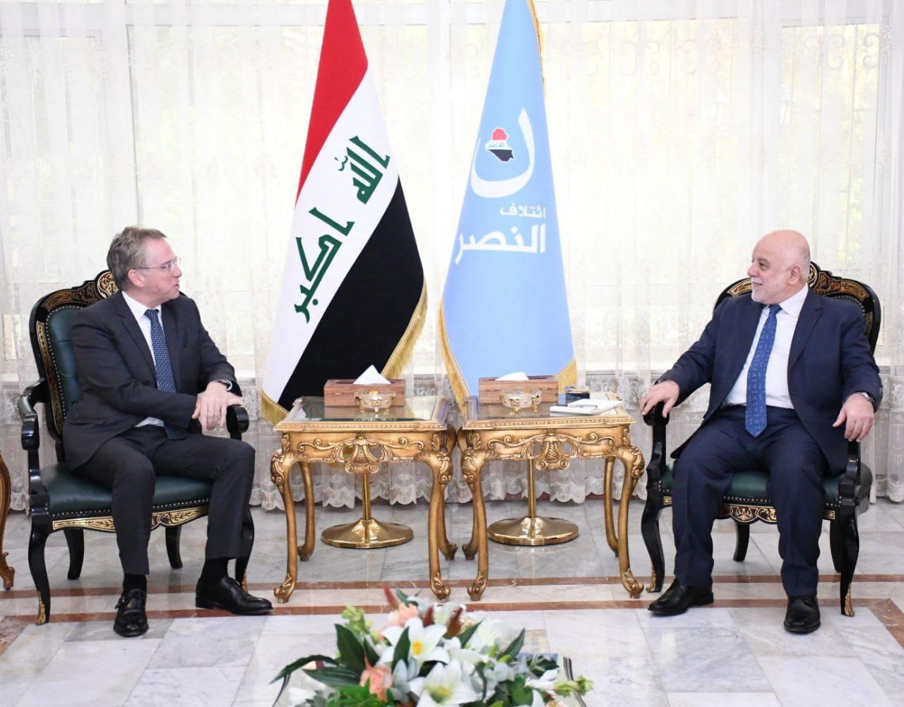 الدكتور حيدر العبادي يستقبل السفير الفرنسي في بغداد