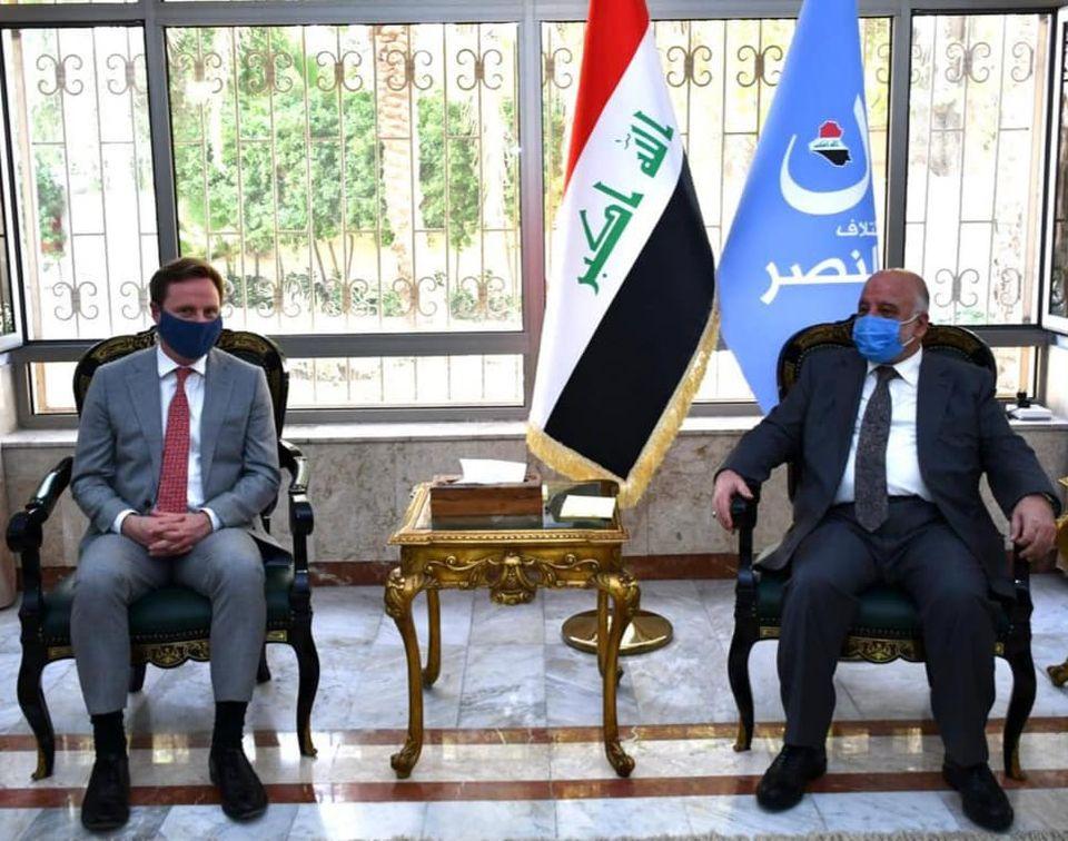 الدكتور العبادي يستقبل السفير البريطاني في بغداد