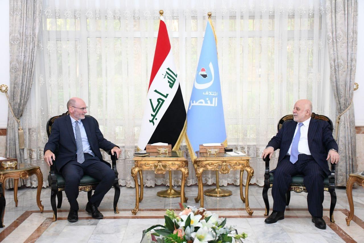 الدكتور حيدر العبادي يستقبل السفير البريطاني في بغداد