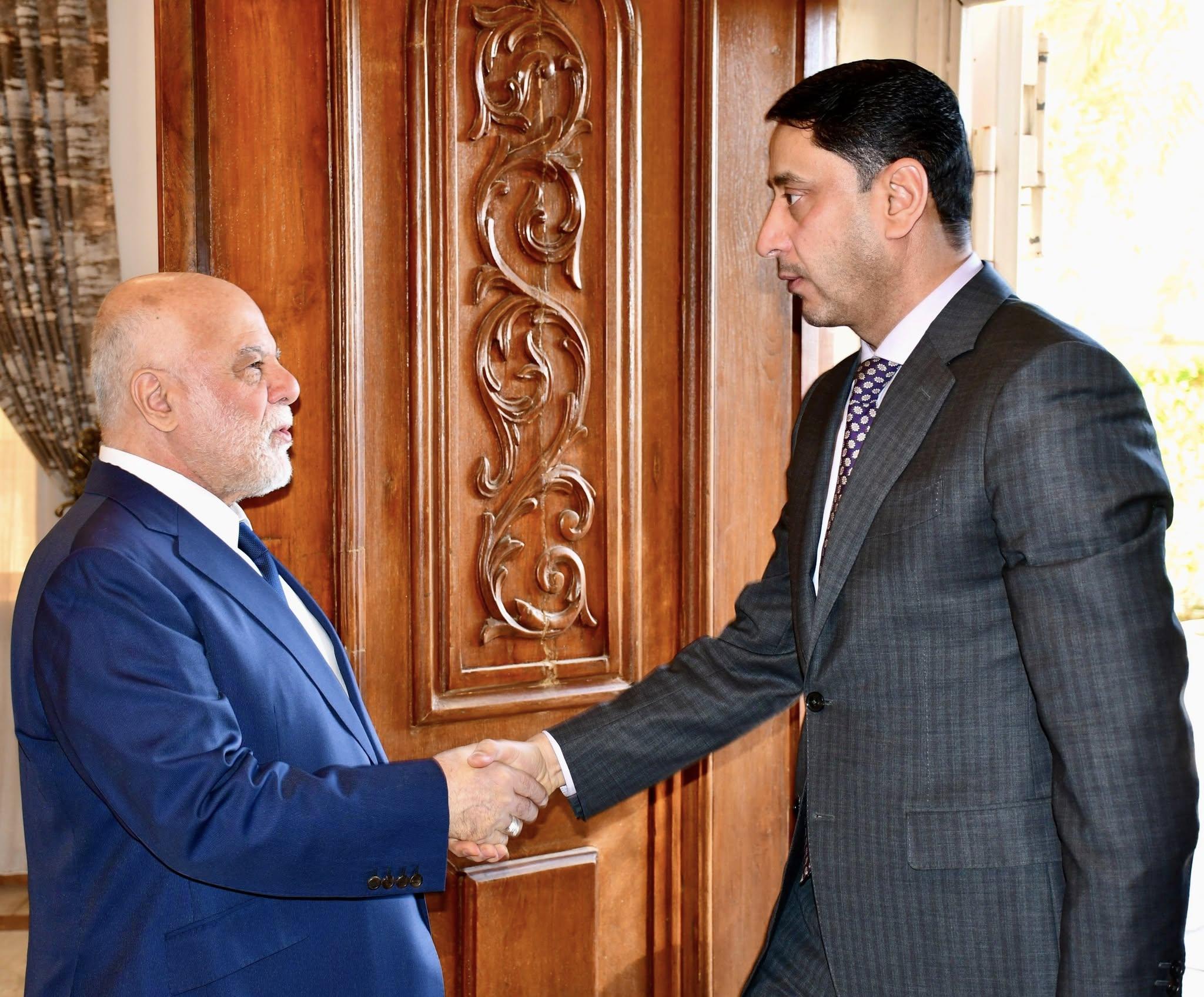 الدكتور حيدر العبادي يستقبل الأمين العام لمجلس الوزراء والنائب الأول لرئيس مجلس النواب